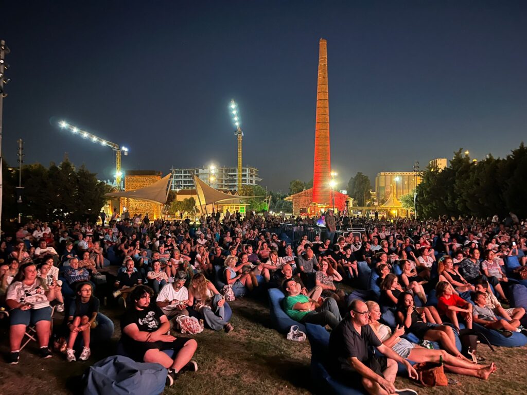 İzmir’in ünlü solistleri çim konserlerinde buluştu
