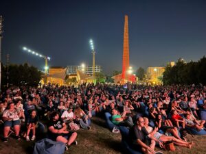 İzmir’in ünlü solistleri çim konserlerinde buluştu