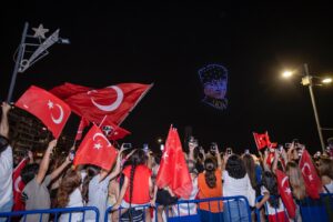 İzmir’de 30 Ağustos coşkusu dron gösterisi ile taçlandı
