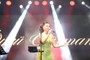 Çandarlı’da festival coşkusu Öykü Gürman konseri ile taçlandı