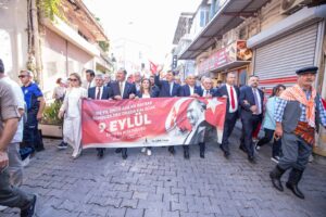 İzmirliler Zafer Yürüyüşü’nde buluştu