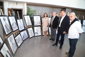 Dikili’de “Sarı Saçlı Mavi Gözlüm” konulu sergiye yoğun ilgi