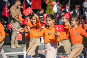 İzmir’de en büyük bayrama en görkemli kutlama