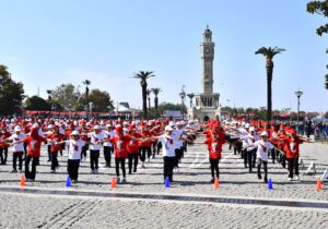 İzmir’de Cumhuriyet Bayramı törenleri başladı