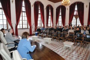 Bergama Belediye Başkanı Prof. Dr. Tanju Çelik, Esnafla Bir Araya Geldi