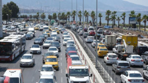 İzmir’de trafiğe kayıtlı araç sayısı arttı