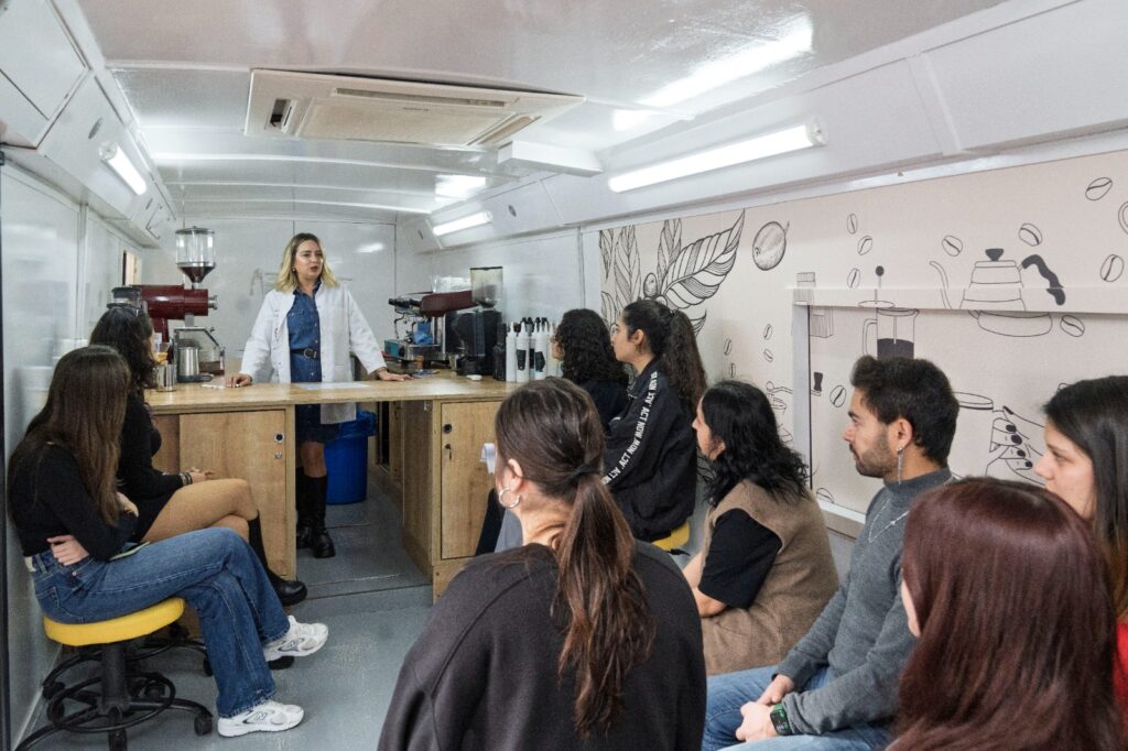 İzmir’in Mobil Barista Otobüsü yollarda 