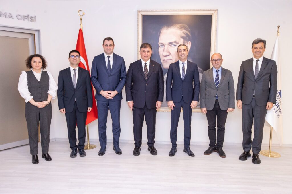 İmzalar tamam, İzmir’in tramvay filosu büyüyor