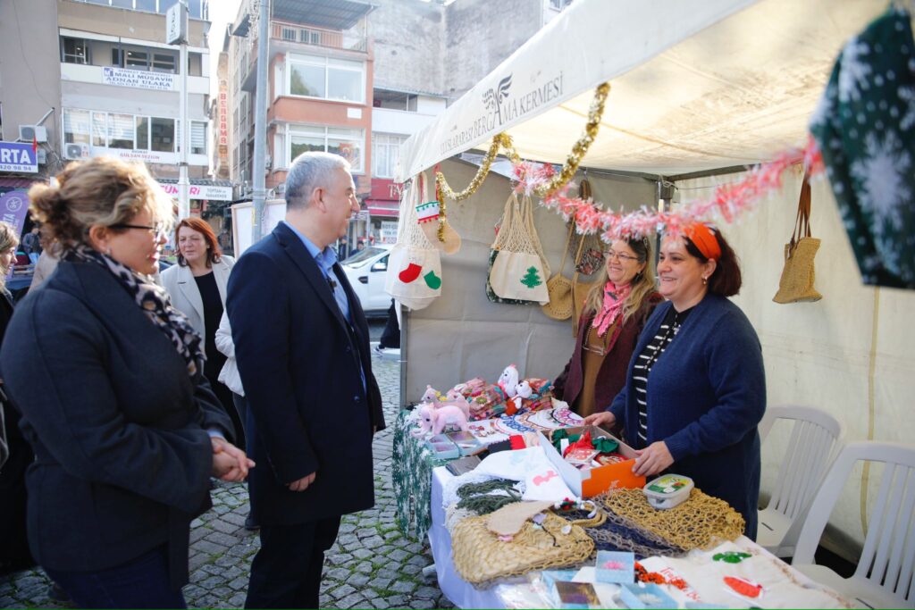 BERGAMA BELEDİYESİ ÜRETEN KADINLAR İÇİN YENİ YIL PAZARI KURDU