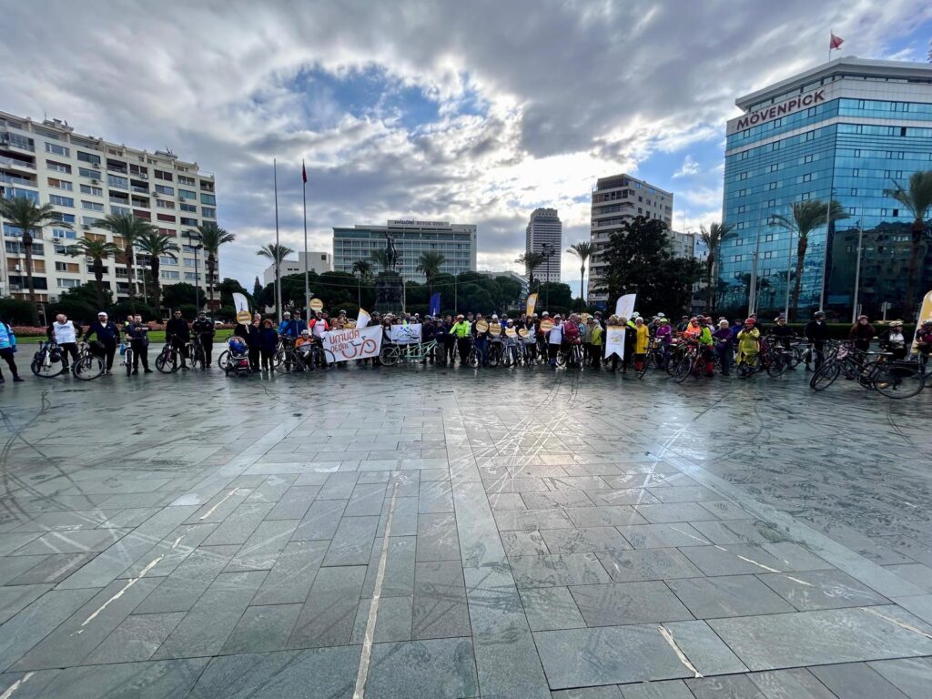 Pedallar daha fazla kabartmalı kitap için çevrildi