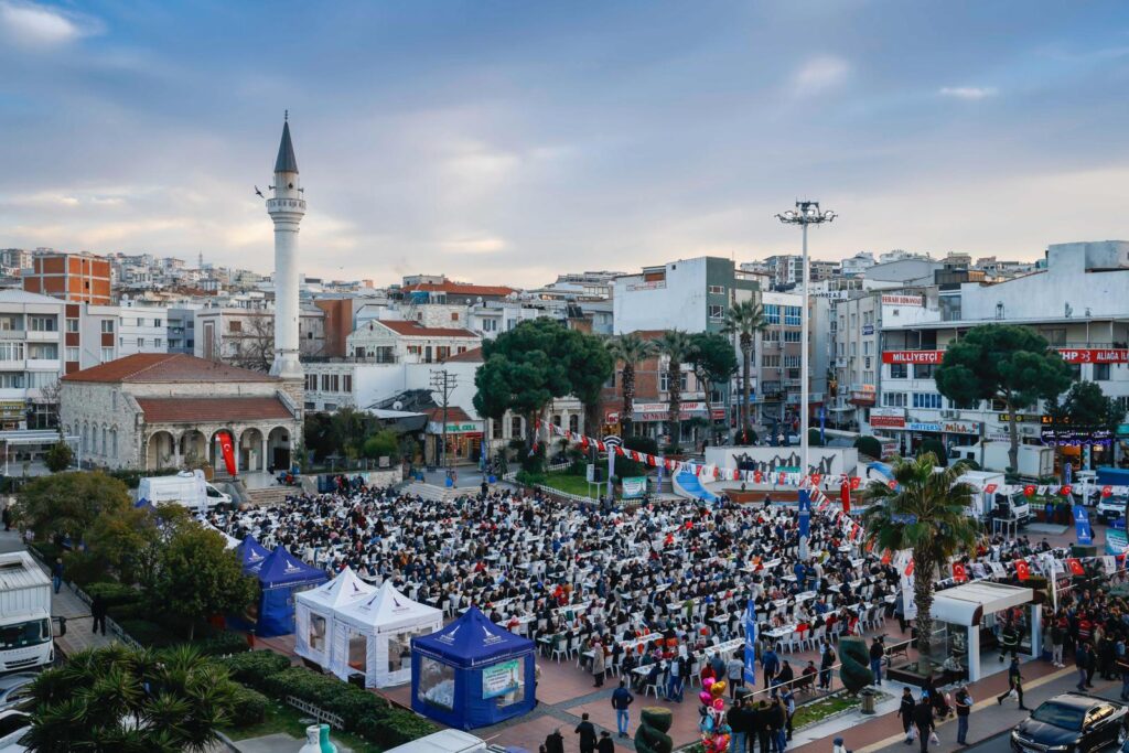 Başkan Tugay’dan iftar sofrasında dayanışma mesajı