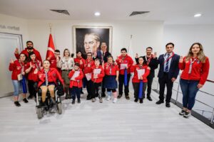 Başkan Tugay down sendromlu izcileri ağırladı