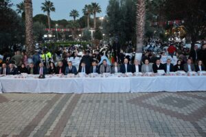 Menemen’de 10 bin kişilik Kadir Gecesi iftarı