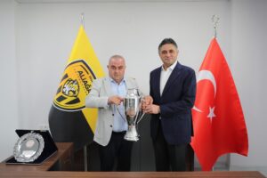 Aliağaspor FK, Şampiyonluk Kupasını Aldı
