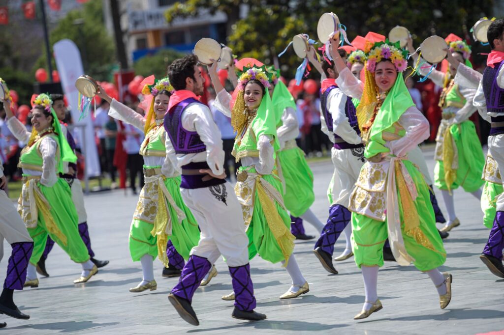 19 Mayıs coşkusu İzmir’i sardı
