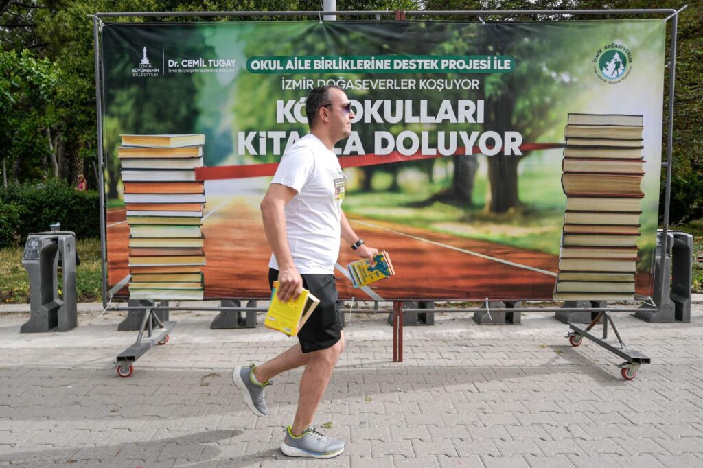 Doğaseverler köy okulları için koştu
