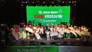 Emiralem Çilek Festivali’ne rekor ziyaretçi!