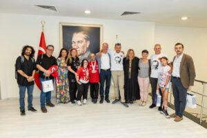 Başkan Tugay, İzmir’in gururu Büyükşehir sporcularını ağırladı  