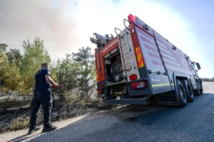 İzmir İtfaiyesi yangın riskine karşı herkesi dikkatli olmaya çağırdı