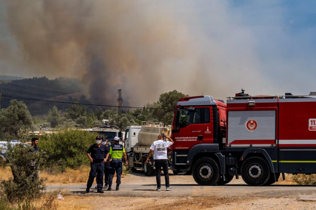 İzmir’in iki ilçesindeki yangınlar büyük ölçüde kontrol altında