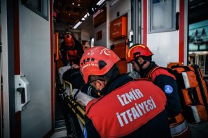 47 katlı binada nefes kesen tatbikat