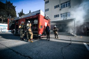 İtfaiye ekiplerinden polis okulunda yangın tatbikatı