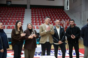 Aliağa Belediyesi Personelinden Başkan Serkan Acar’a Doğum Günü Sürprizi