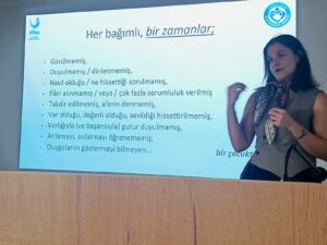 Aliağa Belediyesi’nden Ailelere Ergenlik İletişimi Semineri