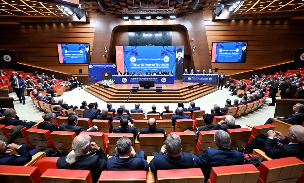 BAŞKAN ERTÜRK, CUMHURBAŞKANI YARDIMCISI YILMAZ’A ALİAĞA’NIN VE ÜYELERİN BEKLENTİLERİNİ İLETTİ