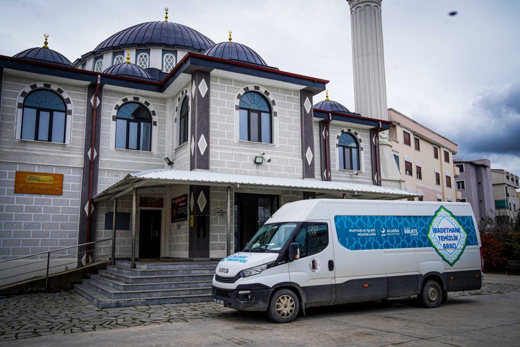 Aliağa Belediyesi’nden Ramazan Öncesi İbadethanelerde Kapsamlı Temizlik