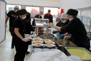 Aliağa’da İlk Toplu İftar Yapıldı