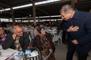 Büyükşehir’in gönül sofrası bu kez Menemen’de kuruldu 