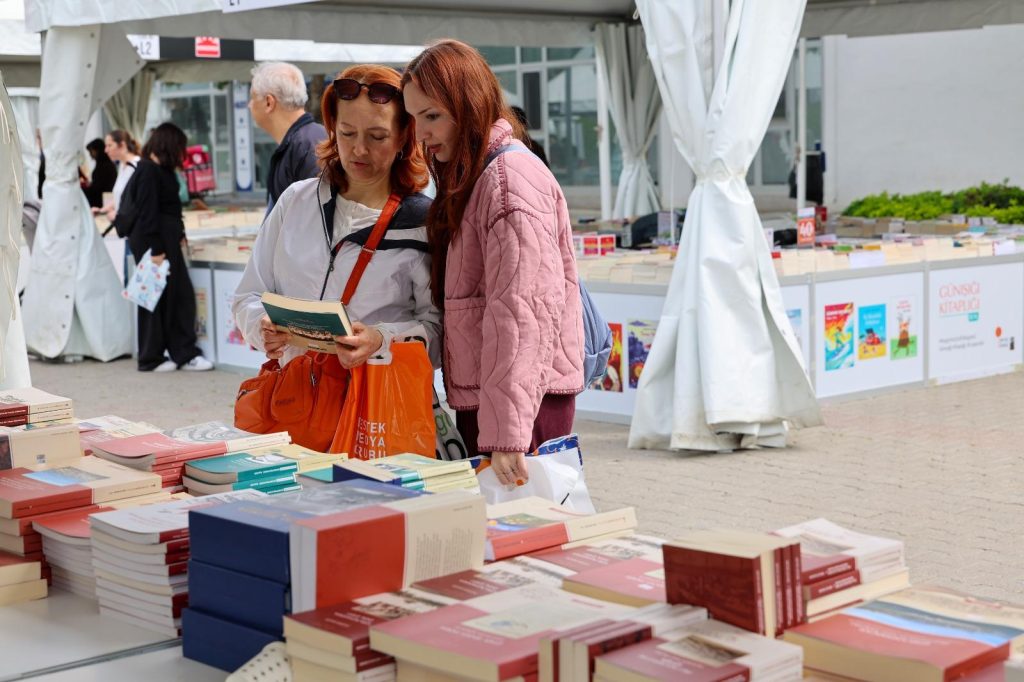 Kentin hafızasından geleceğine uzanan yayınlar İzmir Kitap Fuarı’nda