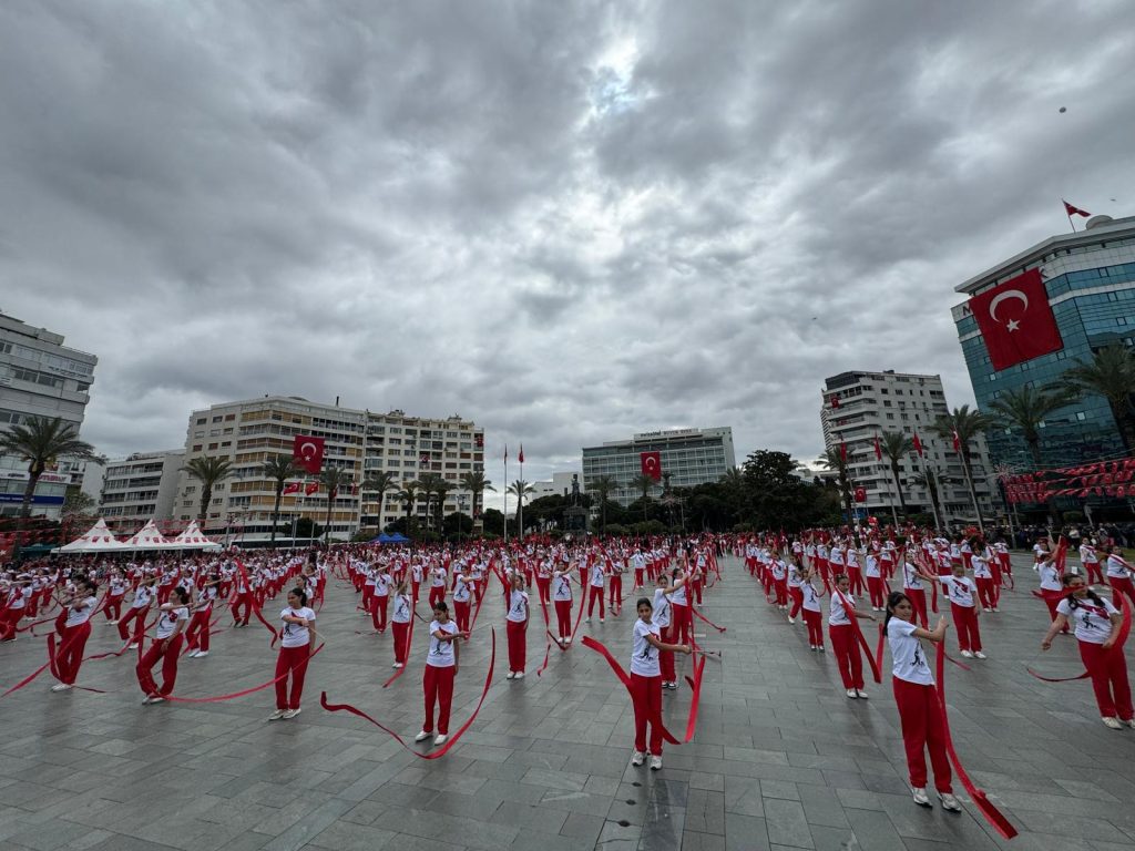 İzmir’de 23 Nisan coşkusu