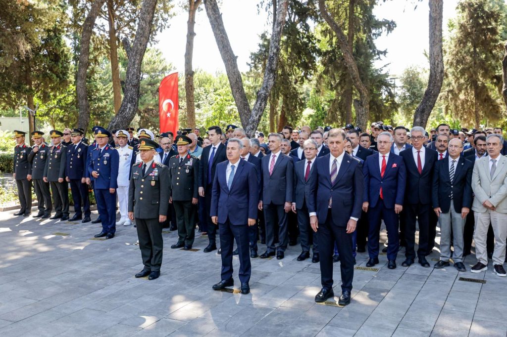 15 Temmuz şehitleri İzmir’de dualarla anıldı