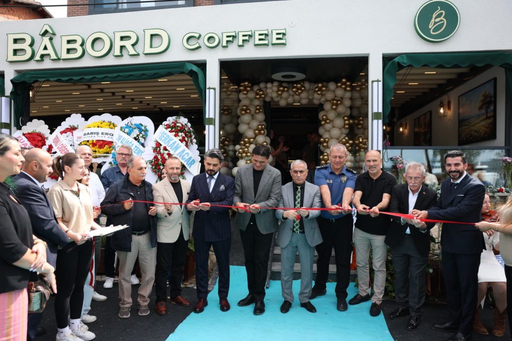 BÂBORD COFFEE ALİAĞA’DA YOĞUN KATILIMLA AÇILDI