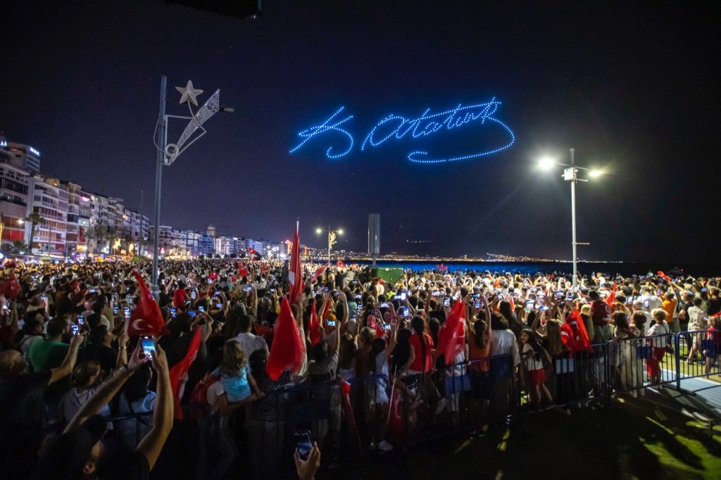 İzmir’de 29 Ekim coşkusu gökyüzüne taşınacak