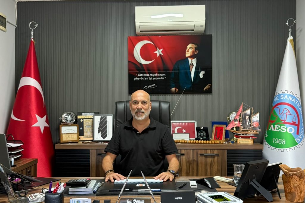 İsa Özbek, Başkan Tugay’dan İstiklal Caddesi için otopark, sanayi için su istedi